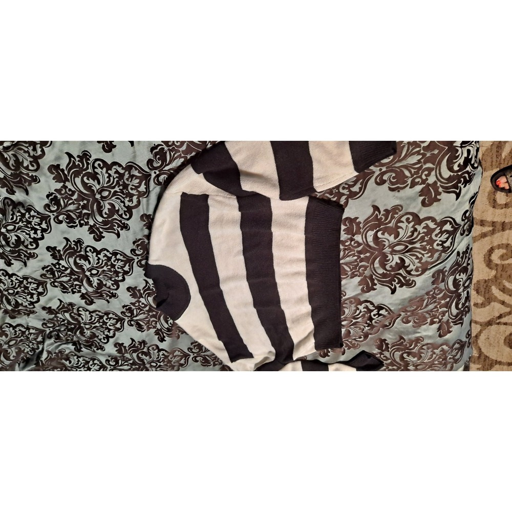 H&M‎ Divided Cropped Black & White Sweater Medium